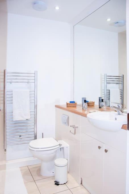 2 Bed 2 Bath Apartment With Canal View ダブリン エクステリア 写真