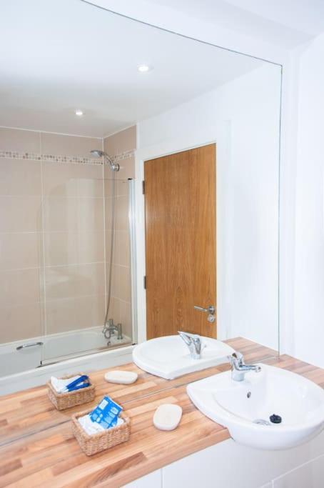 2 Bed 2 Bath Apartment With Canal View ダブリン エクステリア 写真